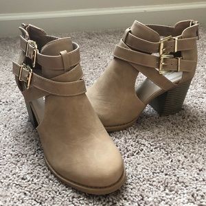 NWOT tan booties size 7.5